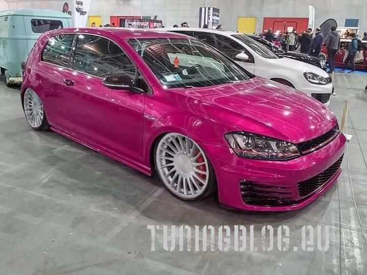 VW Golf MK7 in pink on 21 inch wheels by tuningblog.eu