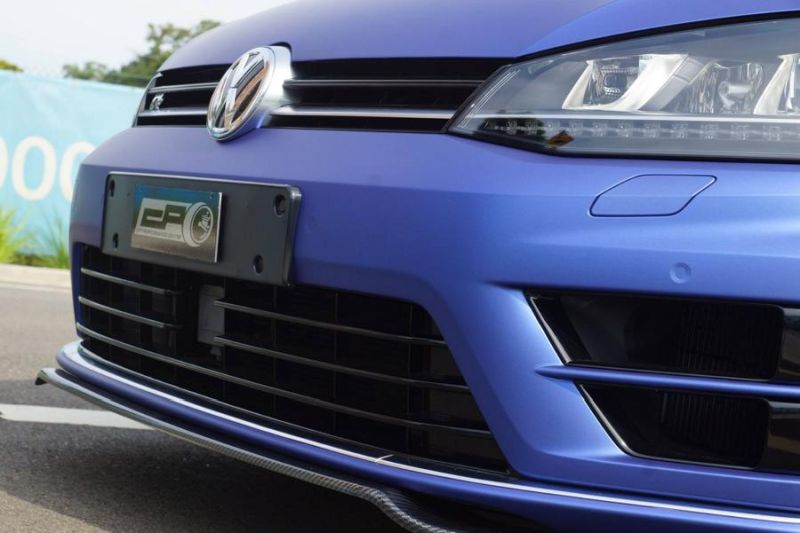 Bovenzijde – VW Mk7 Golf R van City Performance Center in matblauw