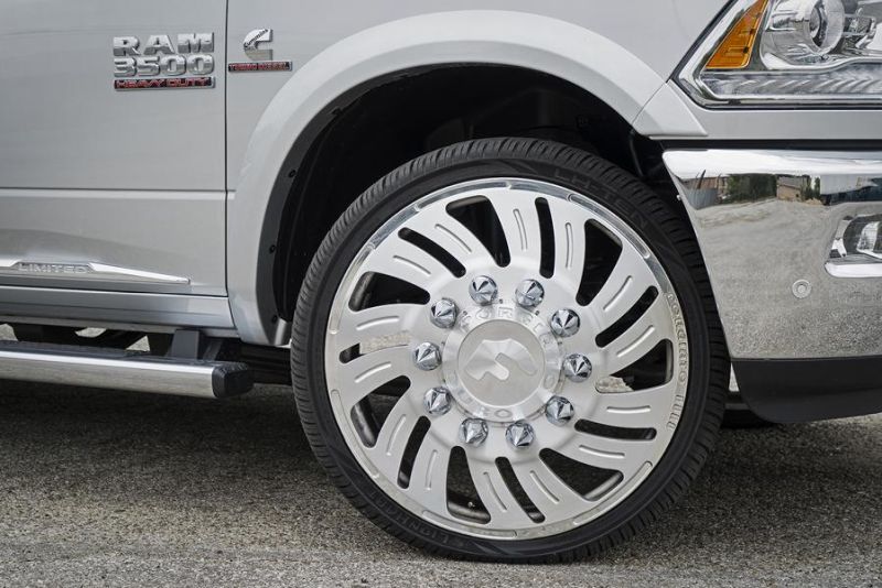 26 Customs Forgiato Wheels en Dodge Ram 3500 Heavy Duty