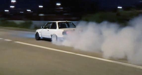 BMW E30 mit E34 540i V8 Turbo beim Driften 1 Video: BMW E30 mit E34 540i V8 Turbo beim Driften