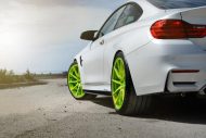 Sichtbar &#8211; BMW M4 F82 auf leuchtgrünen Strasse Wheels Alu’s