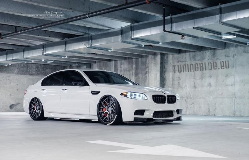 BMW M5 F10 on Brixton Wheels and with Airride by tuningblog.eu