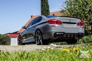 Sehr schick &#8211; BMW M5 F10 in Dark Grey Gloss by SchwabenFolia
