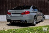 Très chic - BMW M5 F10 en gris foncé brillant de SchwabenFolia