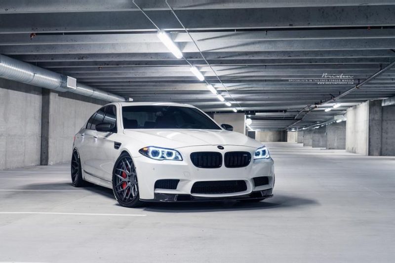 HAMMER – Brixton Forged CM8 in 21 inch op de BMW M5 F10 in het wit