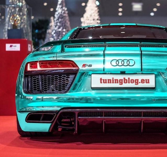 Finiture cromate in blu sulla 2016 Audi R8 di tuningblog.eu
