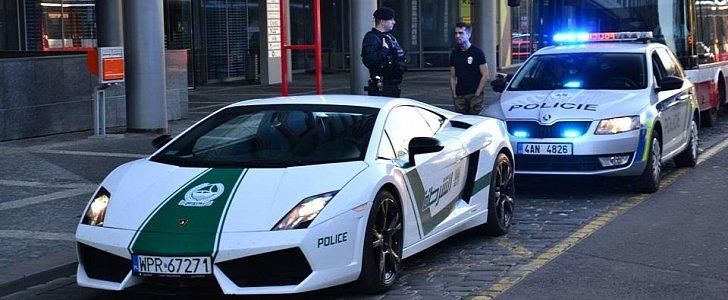 Video: Fake police Lamborghini Gallardo meets reality