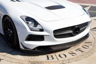 Extremely chic - Mercedes SLS AMG on HRE S104 alloy wheels