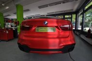 رقائق معدنية من الكروم باللون الأحمر غير اللامع على سيارة Print Tech BMW X6 F16
