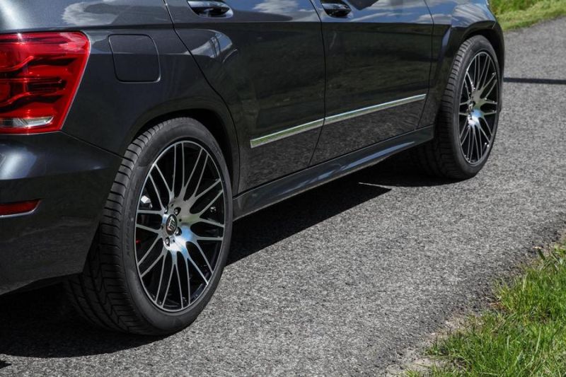 Discreet - Mercedes-Benz GLK on 20 inch Väth alloy wheels