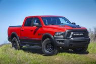 Potężny - Mopar pokazuje buntownika 2016 Dodge Ram