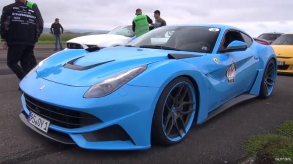 فيديو: ملفت للنظر - Novitec Ferrari F12 N-LARGO باللون الأزرق