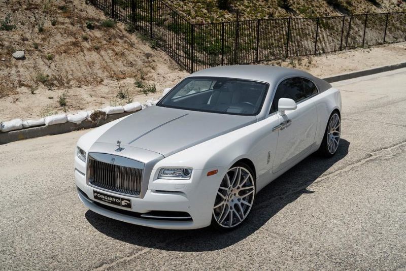 Rolls Royce Wraith na srebrnych felgach aluminiowych Forgiato Wheels