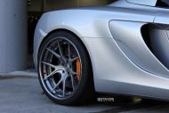Dezente &#8211; Strasse Wheels SM5R Alufelgen am McLaren 650S Spider