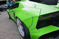 Gifgroene Liberty Walk Lamborghini Aventador van SR Auto Group