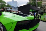 Giftgrüner Liberty Walk Lamborghini Aventador by SR Auto Group