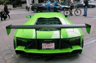 السيارة الخضراء السامة Liberty Walk Lamborghini Aventador من مجموعة SR Auto Group
