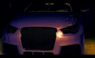 فيديو: بدون كلمات - سيارة VW Polo 6R باللون الأرجواني مع مجموعة Audi A1 وأبواب LSD