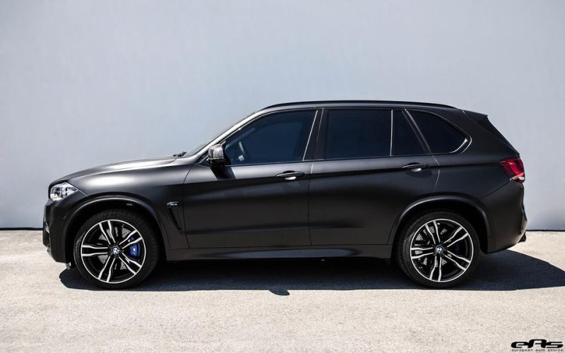 Czarny matowy BMW X5 F85 firmy European Auto Source
