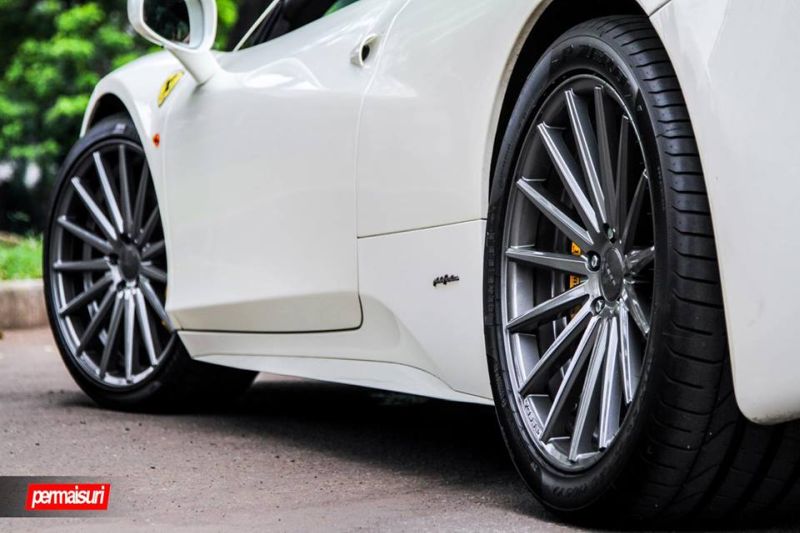 Dezent &#8211; Vossen Wheels VFS2 Alu’s am Ferrari 458 Italia in Weiß