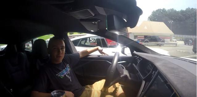 Video: Dragerace - Tesla P90D Ludicrous vs Nissan GT-R