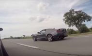 Video: Streetrace - 2016 Ford Mustang Shelby GT350 vs .. 2016 Chevrolet Camaro SS