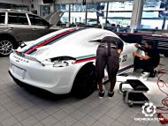 Fotostory: Porsche Cayman GT4 mit 917er Martini Style Folierung