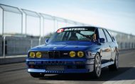 Vidéo: 337km / h dans le BMW E30 M3? Pourquoi pas ...