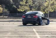 BMW E90 M3 auf 19 Zoll VMR Wheels Alufelgen in Mattblau