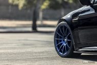 BMW E90 M3 op 19 inch VMR Wheels aluminium velgen in mat blauw
