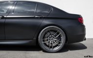 BMW M5 F10 in Frozen Black op Vorsteiner V-FF 105 Alu's