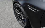 BMW M5 F10 in Frozen Black su Vorsteiner V-FF 105 Alu's