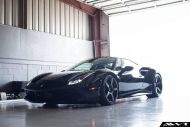 Passt perfekt &#8211; Ferrari 488 GTB auf schwarzen HRE RS105 Alufelgen