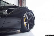 Idealnie pasuje - Ferrari 488 GTB na czarnych felgach aluminiowych HRE RS105