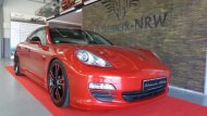 Jasna czerwień - przyciągające wzrok Porsche Panamera od Folienwerk-NRW