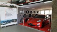 Jasna czerwień - przyciągające wzrok Porsche Panamera od Folienwerk-NRW