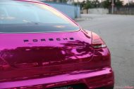 Porsche Panamera Pink Chrom Folierung 10 190x127 Mädels aufgepasst   Porsche Panamera mit Pink Chrom Folierung