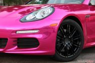 Porsche Panamera Pink Chrom Folierung 15 190x127 Mädels aufgepasst   Porsche Panamera mit Pink Chrom Folierung