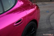Porsche Panamera Pink Chrom Folierung 16 190x127 Mädels aufgepasst   Porsche Panamera mit Pink Chrom Folierung