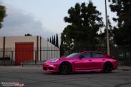 Porsche Panamera Pink Chrom Folierung 6 190x127 Mädels aufgepasst   Porsche Panamera mit Pink Chrom Folierung