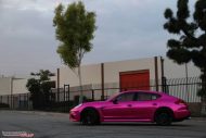 Porsche Panamera Pink Chrom Folierung 7 190x127 Mädels aufgepasst   Porsche Panamera mit Pink Chrom Folierung