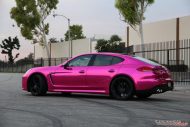 Porsche Panamera Pink Chrom Folierung 8 190x127 Mädels aufgepasst   Porsche Panamera mit Pink Chrom Folierung