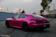 Porsche Panamera Pink Chrom Folierung 9 190x127 Mädels aufgepasst   Porsche Panamera mit Pink Chrom Folierung