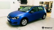 Mat blauw – WrapStyle Denemarken wrapt een VW Golf MK7