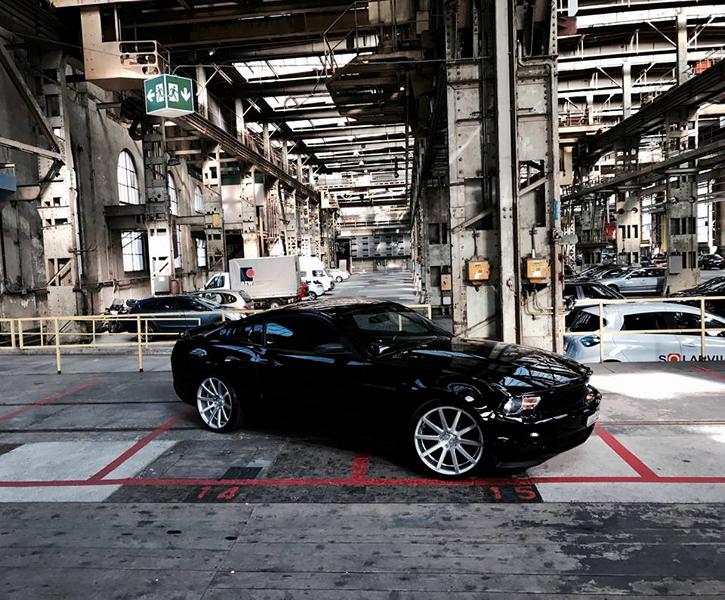 Dezent &#8211; 20 Zoll Corspeed Deville Alu’s am Ford Mustang LAE