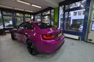Hat was &#8211; Glänzend pink folierter BMW M2 F87 von Print Tech