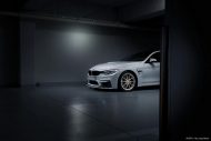 Alpinweißes BMW M4 F82 Coupe mit dezenten Tuning-Parts