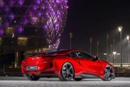 C'est Dubaï - des couleurs super vives sur la BMW i8 d'Abu Dhabi Motors