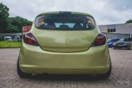 Fotostory: Extrem tiefer Opel Corsa D auf Schmidt Felgen
