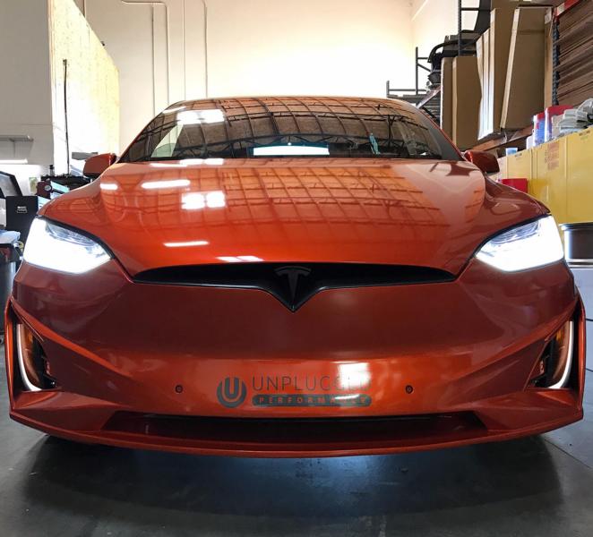 Tesla Model X con Bodykit por rendimiento desconectado